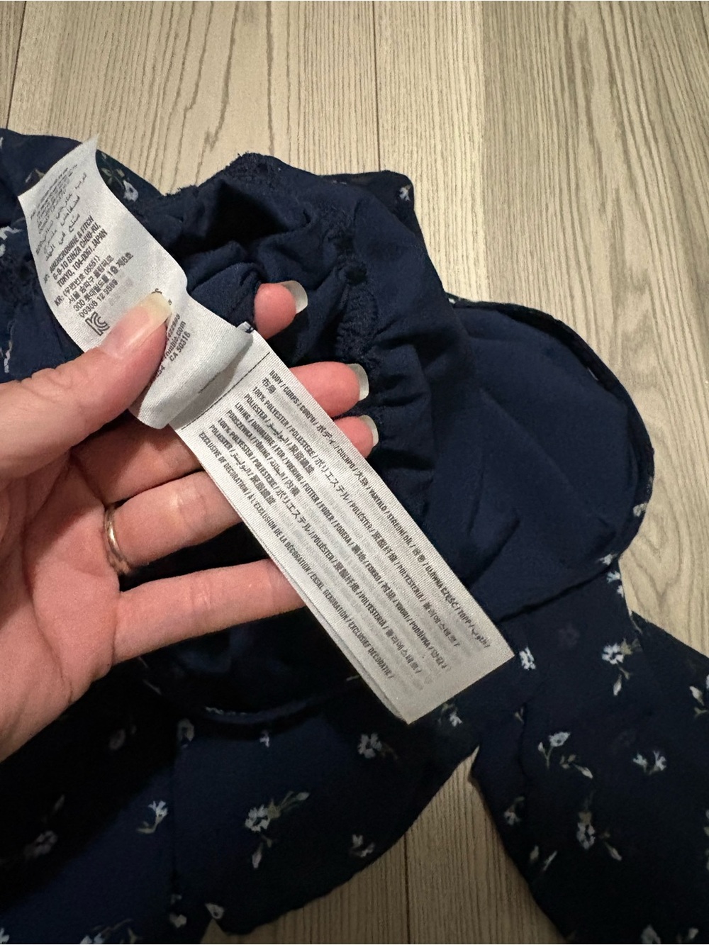 Hollister Navy Blue Floral Romper Size Small - Picture 9 of 10
